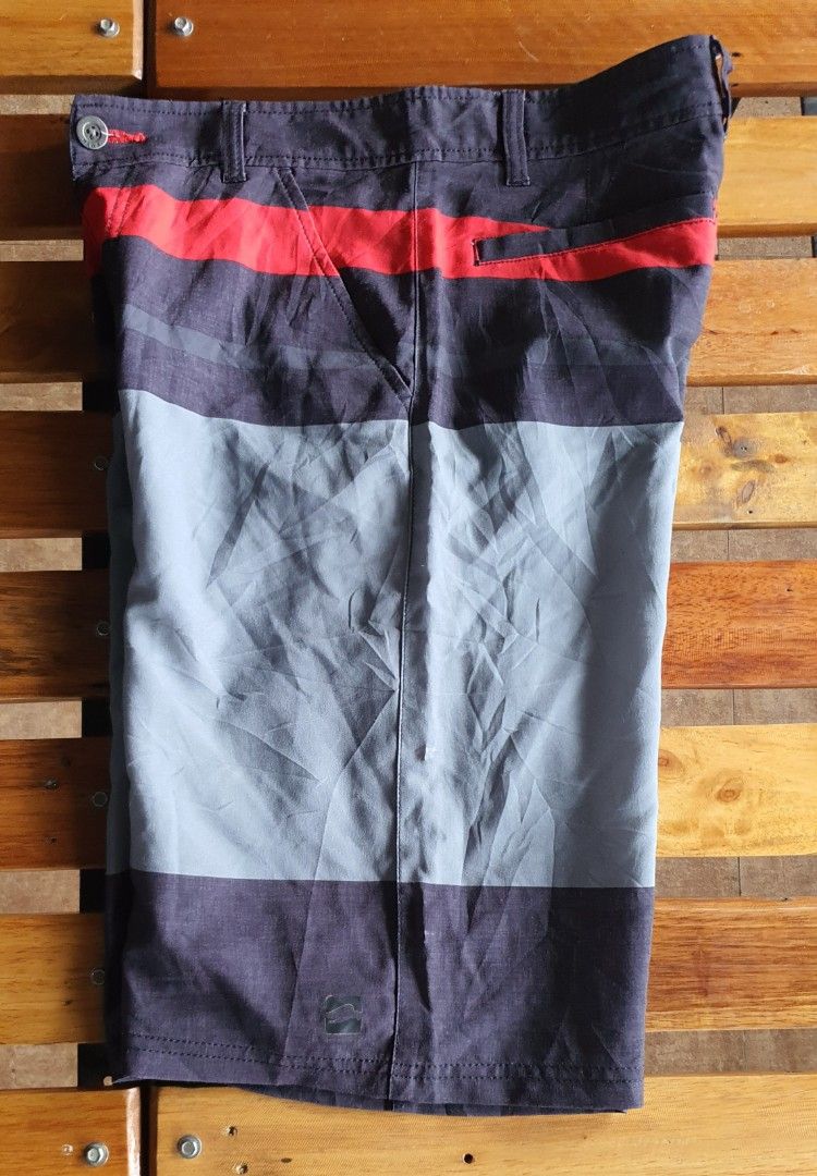 Tony Hawk Hybrid men Shorts (Category: Shorts) located in Meycauayan. Submitted by shoptoown (Listing ID 1415641399, Image 3). Description: - Tony Hawk hybrid shorts - Color block design - Red stripe detail - Button closure - Small logo detail - Size 18, measured 30 - Material: 93% polyester, 7% spandex.