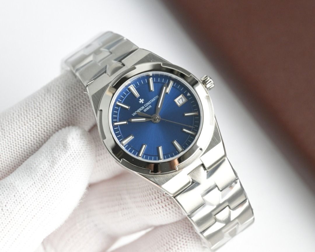 Vacheron Constantin Overseas series (Category: Women's Watches) located in Navotas City. Submitted by ciputsurti69538 (Listing ID 1415704625, Image 1). Description: .
