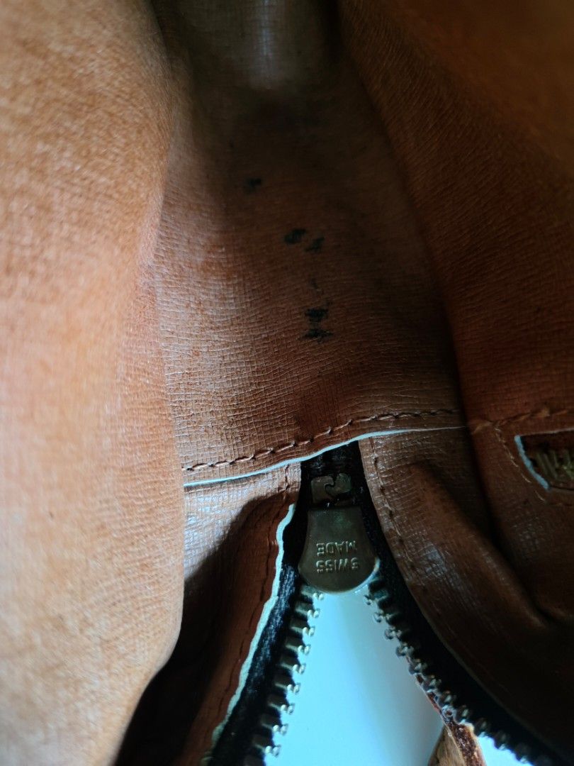 Vintage lv sling project (Category: Luxury Bags & Wallets) located in Tagum. Submitted by janmarion049706 (Listing ID 1415661006, Image 3). Description: super project marami Ng flaws bawal sa maselan need to ipaayos PROJECT bag.