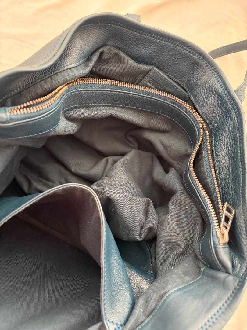 Authentic Zadig & Voltaire leather tote (Category: Luxury Bags & Wallets) located in Muntinlupa City. Submitted by lassi2188 (Listing ID 1415634356, Image 2). Description: Zadig & Voltaire leather tote bag in blue. Used very gently and still in excellent condition. .