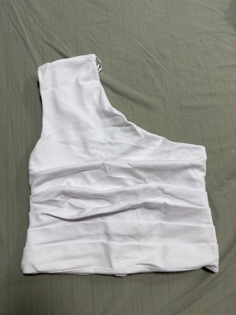 Zara Asymmetrical One Shoulder Top (Category: Sleeveless) located in Manila. Submitted by vdecluttered (Listing ID 1415784473, Image 3). Description: - Zara white one-shoulder top - Fitted design - Ruched detailing - Single shoulder strap - Straight neckline - Versatile for various occasions - Smooth, likely stretchy fabric RFS: too lose for me :( but its very nice!.