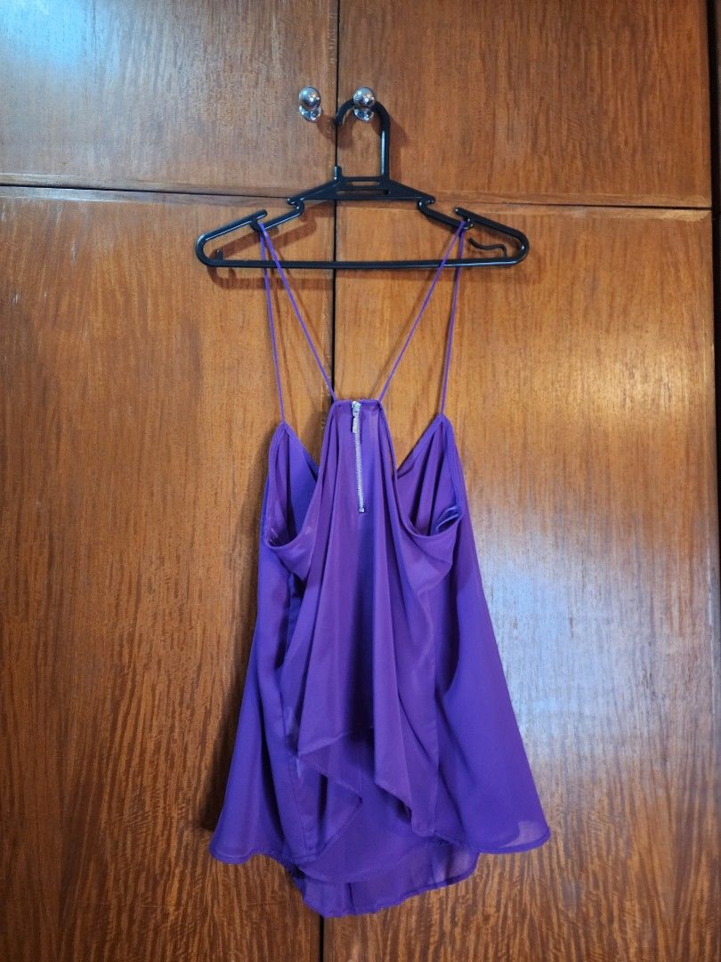 ZARA PURPLE SLEEVELESS TOP (Category: Dresses) located in Muntinlupa City. Submitted by trishdlf (Listing ID 1415717212, Image 2). Description: - Zara purple top - Low-neck design - Size L - Zipper design at the back - Breezy, lightweight fabric - Cute for parties Discounts for 3 or more items MOP: BPI/Gcash Shipping thru Gogoxpress c/o buyer.