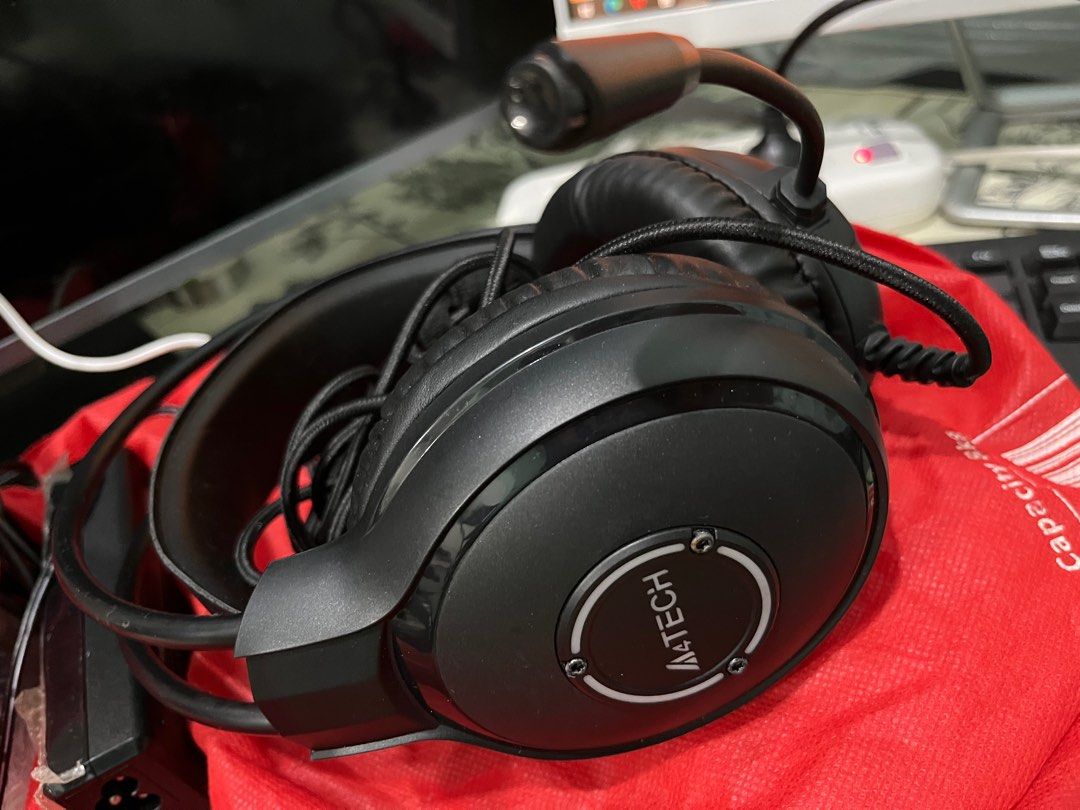 A4TECH Gaming Headset with Microphone (Category: Headphones & Headsets) located in Caloocan City. Submitted by zheligin0932803 (Listing ID 1415995070, Image 1). Description: - A4TECH gaming headset - Black color - Padded headband and earcups for comfort - Flexible, adjustable microphone - Wired connection - A4TECH logo visible.