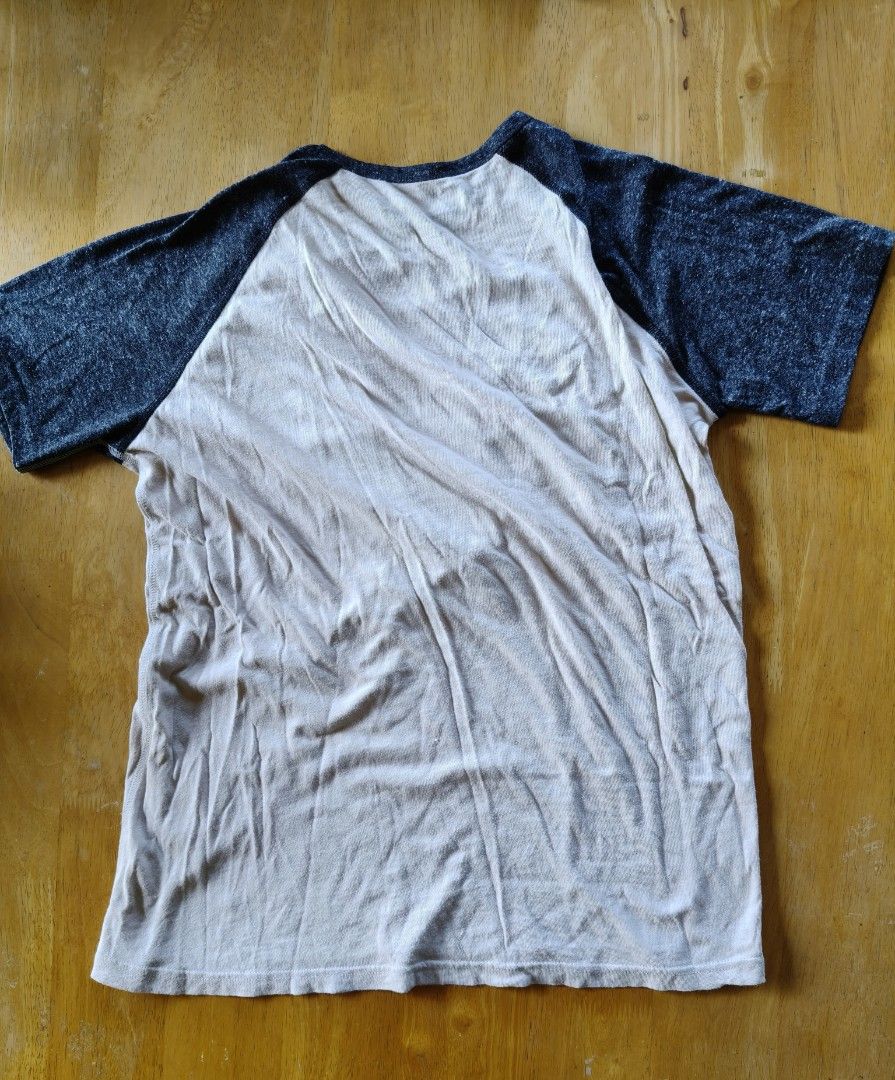 American Eagle Outfitters T Shirt (Category: Tshirts & Polo Shirts ) located in Rizal. Submitted by zjs46 (Listing ID 1415910528, Image 3). Description: Pre-loved Size M Antipolo location Payment via G-Cash, delivery via Lalamove care of buyer..