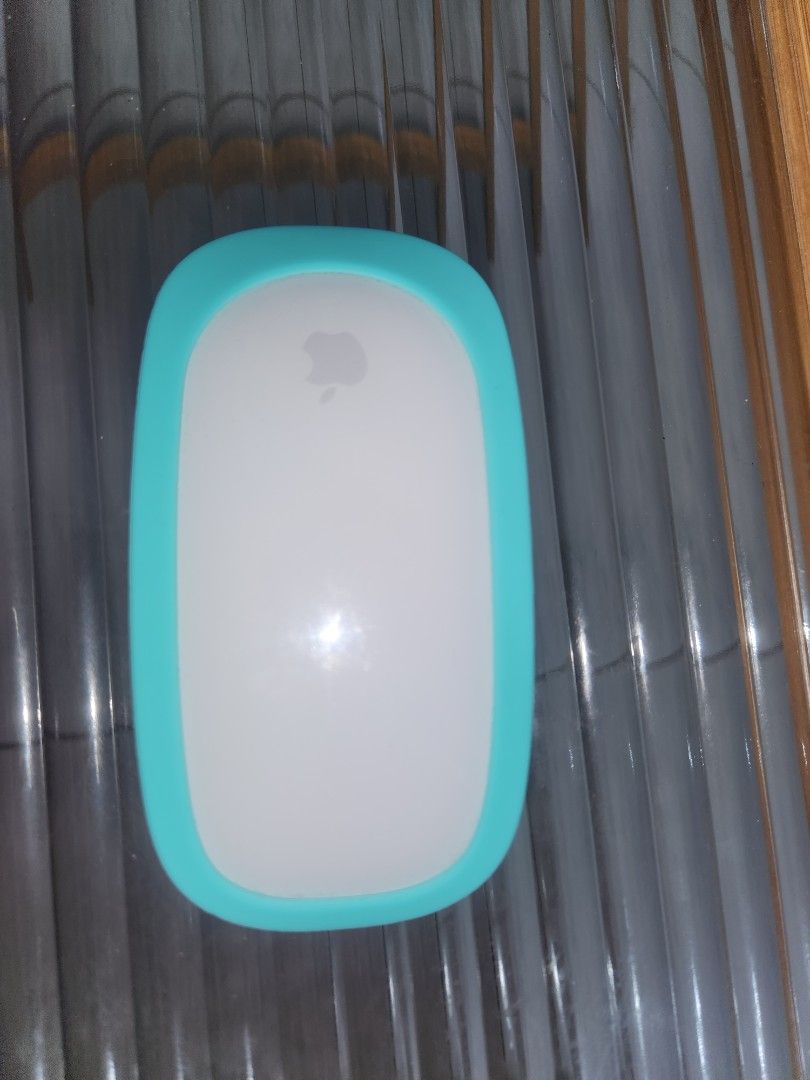 Apple Magic Mouse&keyboard (Category: Mouse & Mousepads) located in Paete. Submitted by ljhen1419 (Listing ID 1415896101, Image 2). Description: selling apple keyboard apple magic mouse 2nd gen in excellent condition padala from US pwede po sa maarte sell as bundle dipo nggmit mas prefer laptop salamat po .