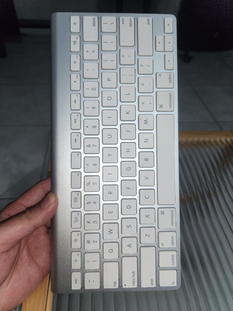 Apple Magic Mouse&keyboard (Category: Mouse & Mousepads) located in Paete. Submitted by ljhen1419 (Listing ID 1415896101, Image 3). Description: selling apple keyboard apple magic mouse 2nd gen in excellent condition padala from US pwede po sa maarte sell as bundle dipo nggmit mas prefer laptop salamat po .