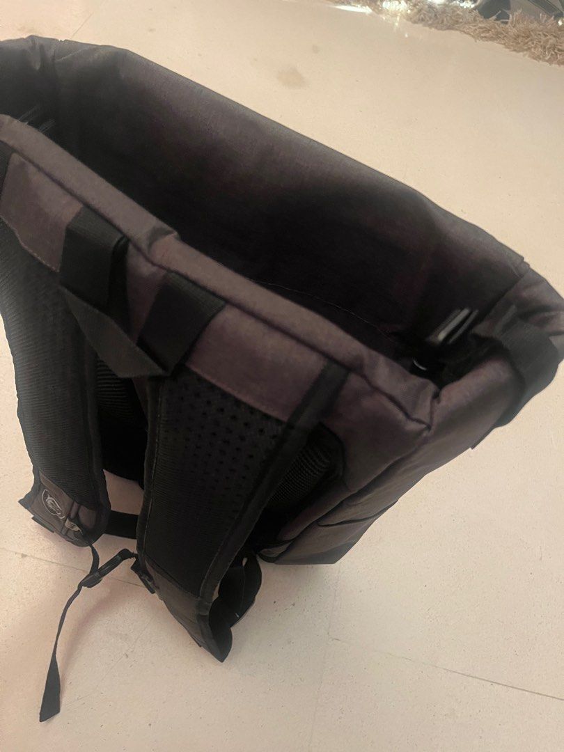 Backpack （分類：背包）位於 Hong Kong。 由 lingyz22 提交（商品編號 1416008285，圖片 4）。簡介： Good for computers and light travelling 。