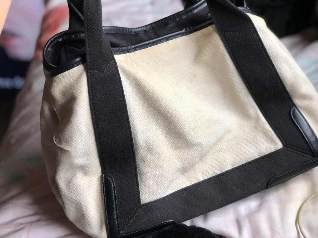 BALENCIAGA SMALL NAVY CABAS TOTE BAG (Category: Luxury Bags & Wallets) located in Cavite. Submitted by biibz4thrift (Listing ID 1415992802, Image 3). Description: Make Some Good Deals 🔥.
