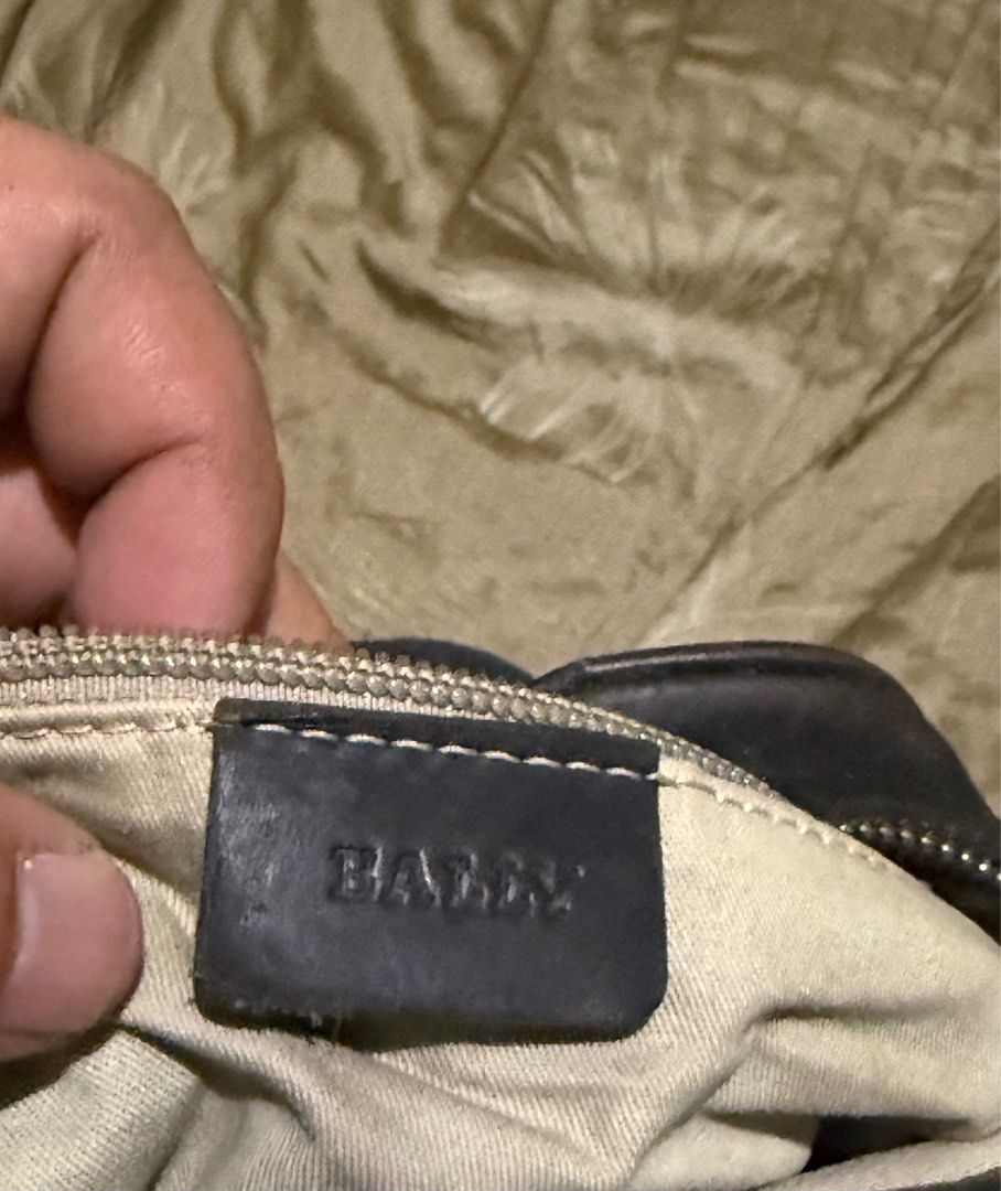 Bally Crossbody Bag( Riri Zip) (Category: Luxury Bags & Wallets) located in Midsayap. Submitted by bryx22direct (Listing ID 1415957148, Image 3). Description: Bally.