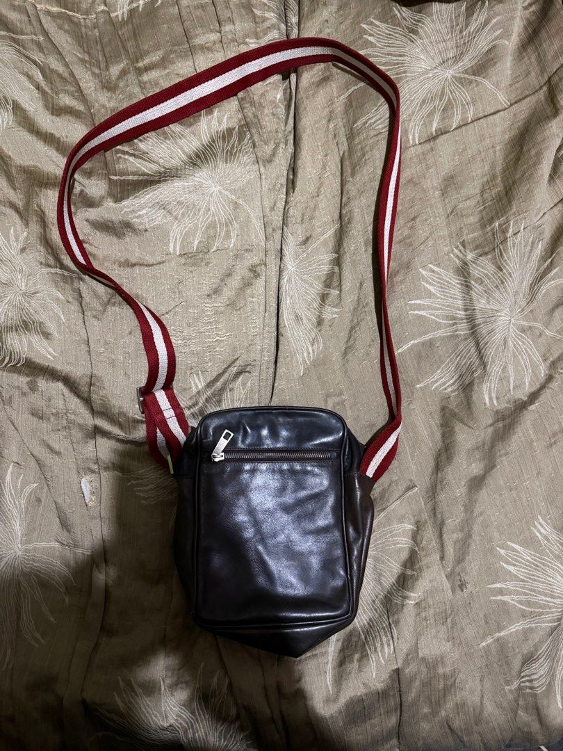 Bally Crossbody Bag( Riri Zip) (Category: Luxury Bags & Wallets) located in Midsayap. Submitted by bryx22direct (Listing ID 1415957148, Image 2). Description: Bally.