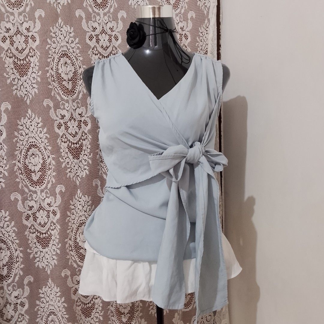 blue side tie ribbon sleeveless top (Category: Sleeveless) located in Botolan. Submitted by fleuresa (Listing ID 1410363033, Image 1). Description: 🫧 medium on tag.