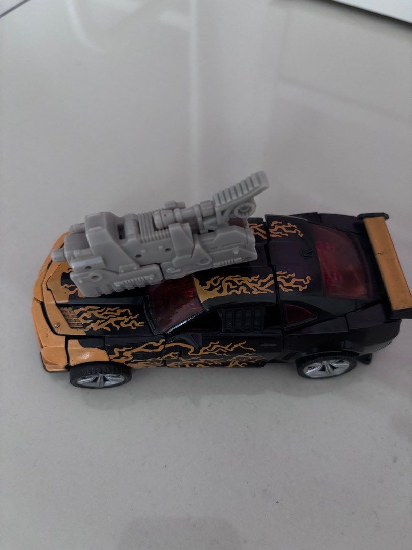Bumblebee (Category: Toys & Games) located in Johor Bahru. Submitted by faizx86 (Listing ID 1415861949, Image 3). Description: boleh transform jadi bumblebee hasbro ada free gift.