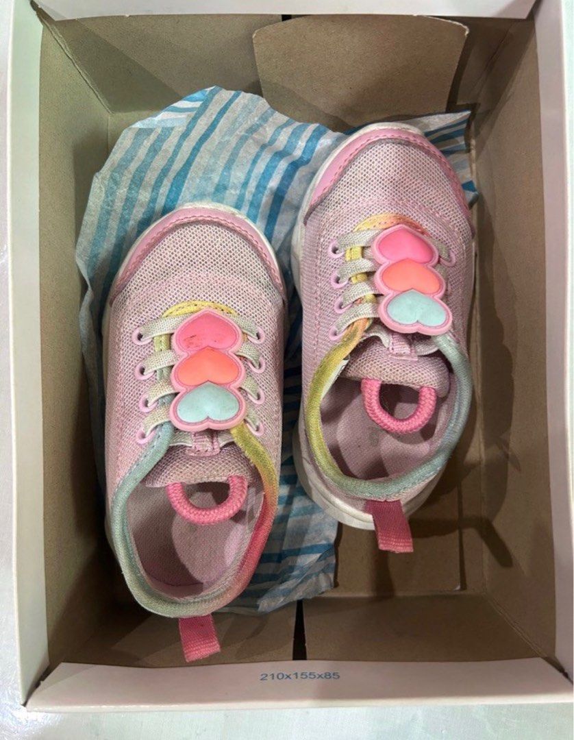 Carter's Toddler Shoes Size 5 (Category: Babies & Kids Fashion) located in Quezon City. Submitted by rde_03 (Listing ID 1415824276, Image 1). Description: - Carter's toddler shoes - Pink color - Size 5 - Light-up soles - Heart-shaped lace accents - Made with recycled materials *looks dirty but can be cleaned.