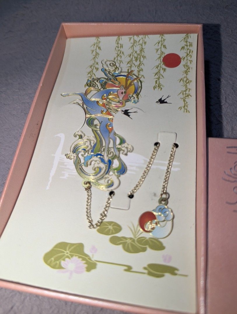 Chinese Metallic Bookmark with Box (Category: Art & Prints) located in Bulacan. Submitted by juls.dmng (Listing ID 1415836616, Image 3). Description: - Chinese-style bookmark - Comes in a pink box - Decorative design with chain and charm - Matching design on the box - New and unused - Great gift idea.