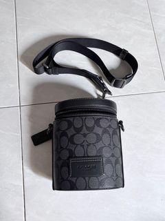 (Category: ) located in . Submitted by trixwardrobe (Listing ID 1415904386, Image 1). Description: .