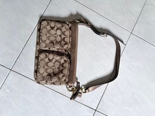 (Category: ) located in . Submitted by trixwardrobe (Listing ID 1415908381, Image 1). Description: .