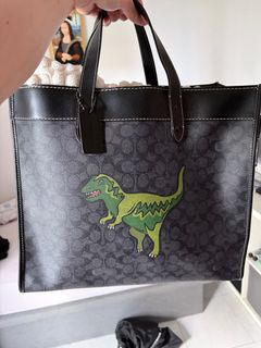 (Category: ) located in . Submitted by trixwardrobe (Listing ID 1415894222, Image 1). Description: .