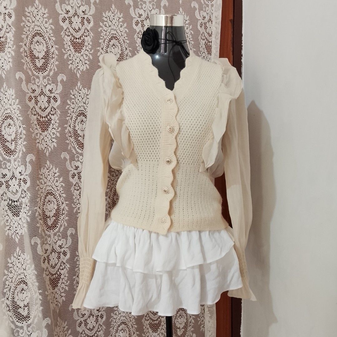 cream ruffled cardigan (Category: Longsleeves) located in Botolan. Submitted by fleuresa (Listing ID 1415930303, Image 1). Description: xs - small.