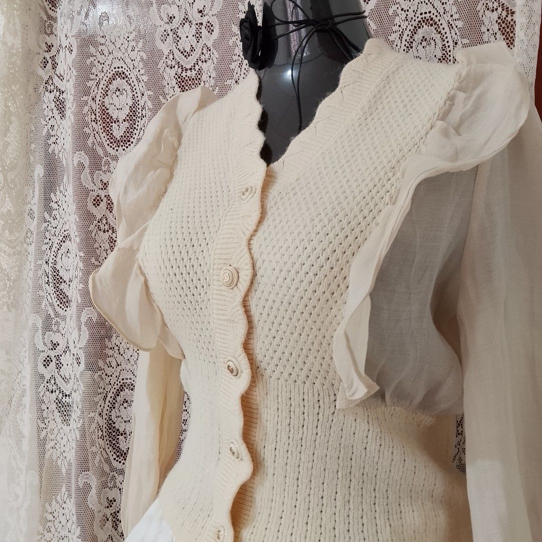 cream ruffled cardigan (Category: Longsleeves) located in Botolan. Submitted by fleuresa (Listing ID 1415930303, Image 2). Description: xs - small.