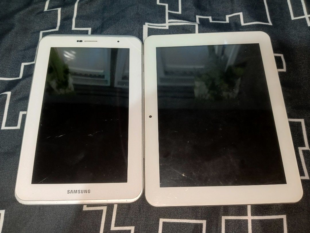 Defective iPads (Category: iPad) located in Magsingal. Submitted by mjviloria (Listing ID 1415887733, Image 1). Description: Both hindi nagchacharge at ayaw mabuksan.