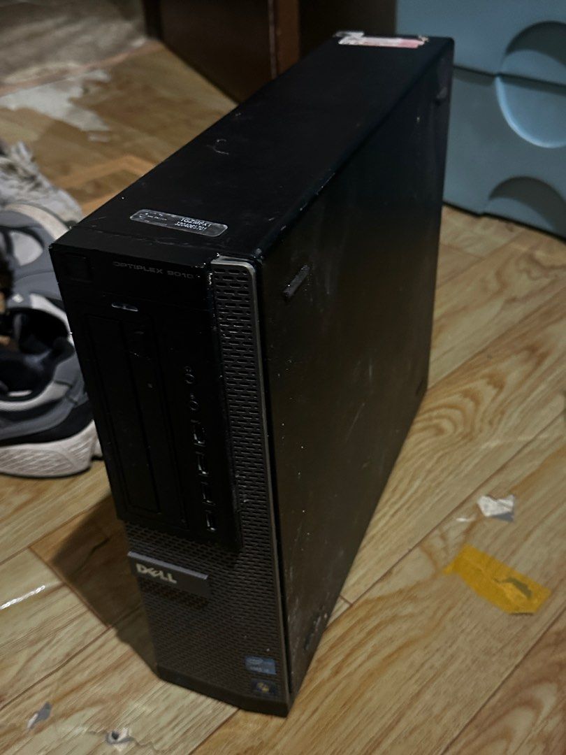Dell OptiPlex 990 Desktop Computer (Category: Desktops) located in Los Banos. Submitted by vicferds182_fire (Listing ID 1415953657, Image 2). Description: - Dell OptiPlex 990 desktop computer - Black case - Back panel with various ports - Some stickers on the case - Model number visible 1,200 for both na Not working, inattempt ko paganahin kaso walang RAM .