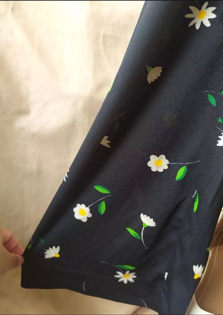 Diasy Floral Print flowy Pants (Category: Other Bottoms) located in Makati City. Submitted by maipw (Listing ID 1415864838, Image 2). Description: - Black pants with a delicate daisy print. - comfortable fit. - Lightweight fabric, ideal for warmer climates. - High-waisted with a classic cut. - fits waist 26-27inches -length in 40inches - Versatile for various outfits..