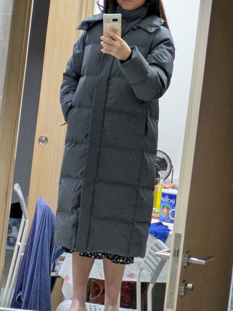 Down jacket (Category: Coats, Jackets and Outerwear) located in Singapore. Submitted by lessnless (Listing ID 1415825124, Image 1). Description: - Full-length design for maximum warmth. - Stylish and warm for winter, tested in Harbin -27c and kept me warm. - 90% duck down with 100% cleaning, without noticable smell. - down filling 330g -water proof, wind proof material Size Length: 112cm Chest: 114cm Shoulder: 43cm Sleeve: 63cm .