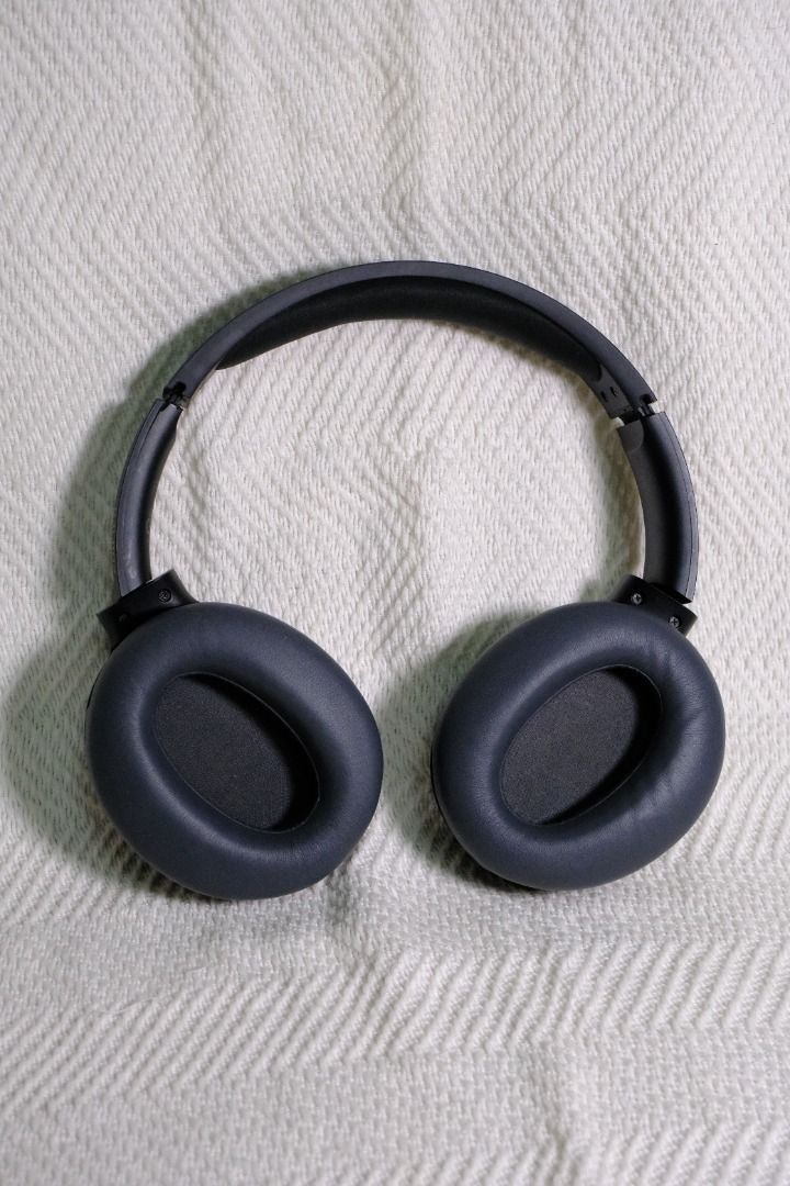 Edifier W820NB Black (Category: Headphones & Headsets) located in Bacoor. Submitted by ArielJr17 (Listing ID 1415998121, Image 3). Description: Edifier W820NB Black 1000php only (2,715php brand new) Good for music, gaming and exercise. Replaced Left and Right ear cup (nagbakbak na ung original) Specifications: https://www.edifier.com/global/p/over-ear-on-ear-headphones/w820nb Inclusion: Unit Charging Cable Will try to include the original box Iss