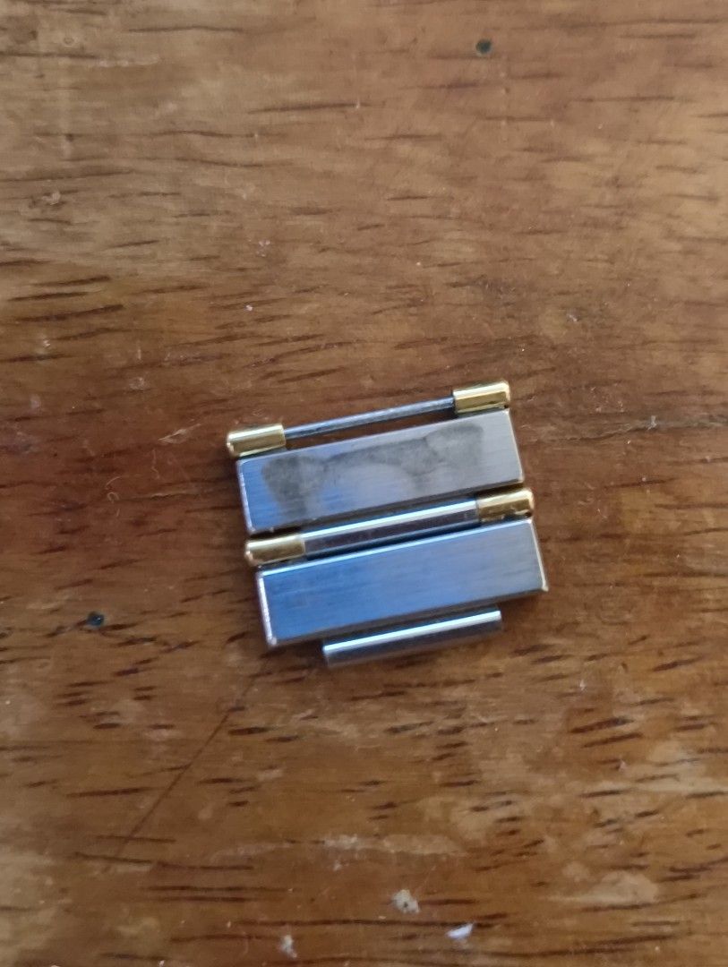 Extra Links Tag Heuer Omega (Category: Luxury Watches) located in Las Pinas. Submitted by jmmac86574 (Listing ID 1415869001, Image 3). Description: tag heuer 2000 link 1.5k tag heuer f1 link 1k omega constellation half bar link 2k omega deville mens 1500.