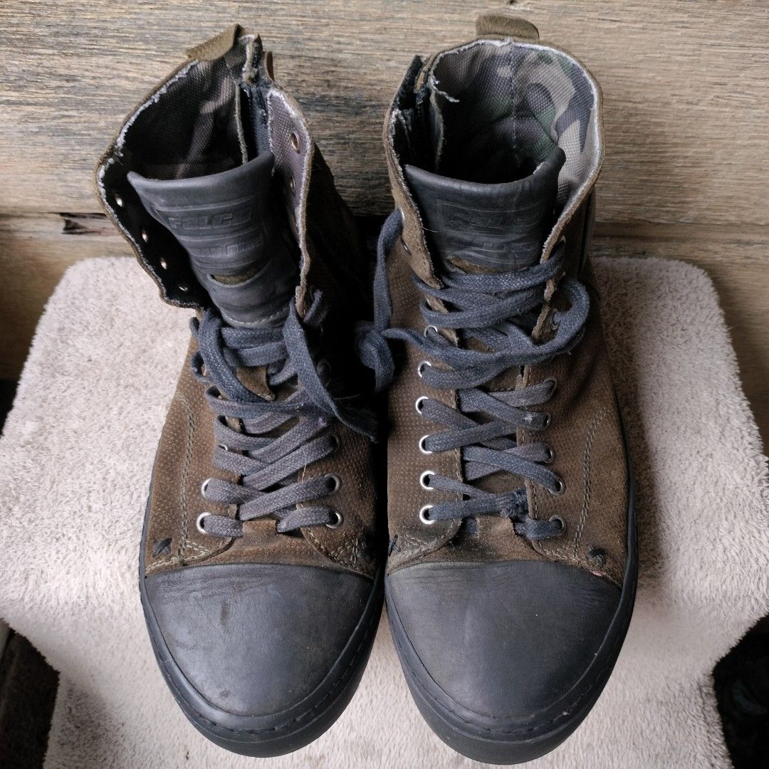 Falco Lennox Motorcycle Boots - Size 42 (Category: Boots) located in Baroy. Submitted by laudecarlfe24 (Listing ID 1415930936, Image 3). Description: NEGOTIABLE! - Falco Lennox motorcycle boots - Brown suede upper - Black toe cap and sole - Side zipper for easy wear - Lace-up closure - Camouflage lining - Falco logo patch - Size: 42 EU, 8 UK, 8 US - Soles show some wear.