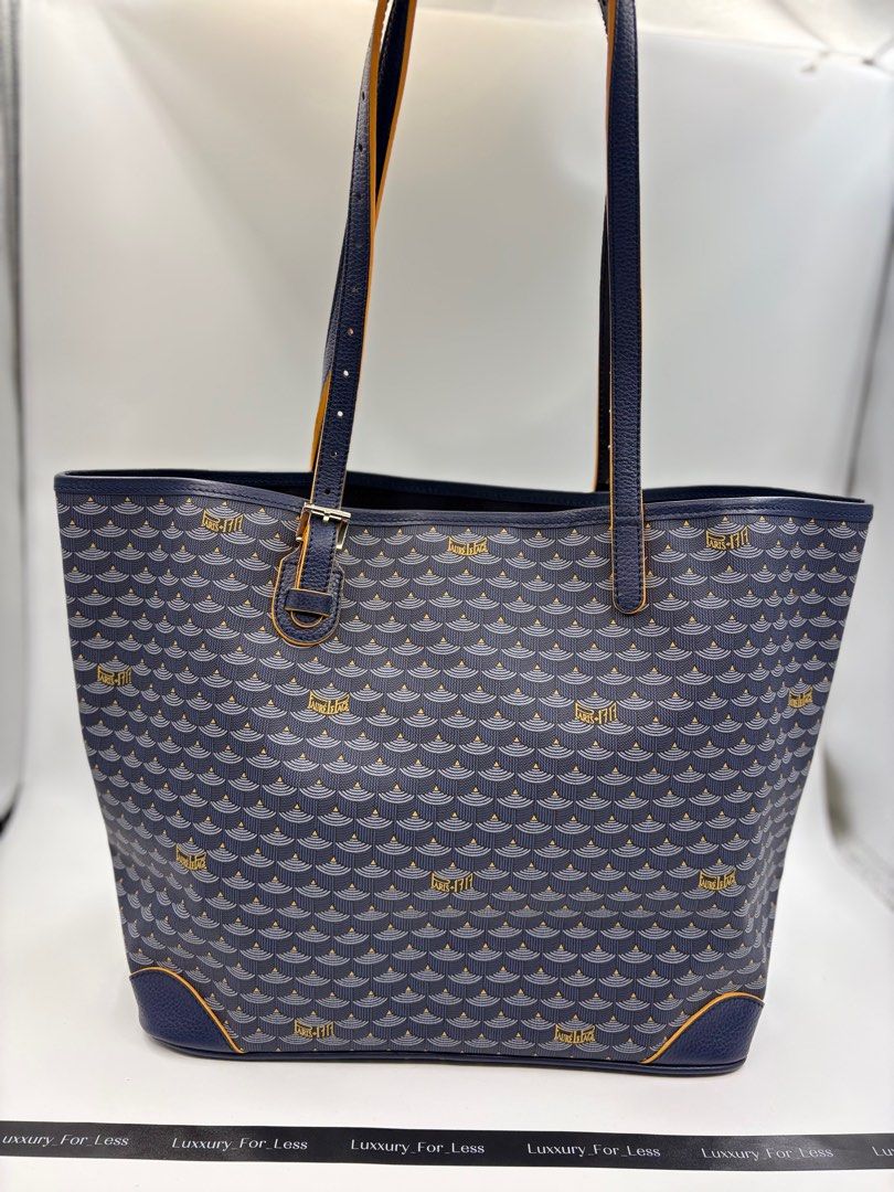 Fauré Le Page Daily Battle Tote (Category: Luxury Bags & Wallets) located in Santa Maria. Submitted by luxxury_for_less (Listing ID 1415985966, Image 1). Description: Pristine Condition. Comes with provided dustbag. Navy blue in color..