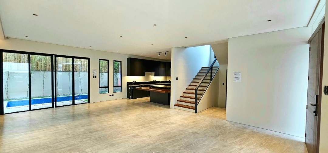 (Category: ) located in . Submitted by bea_broker (Listing ID 1415884560, Image 1). Description: .