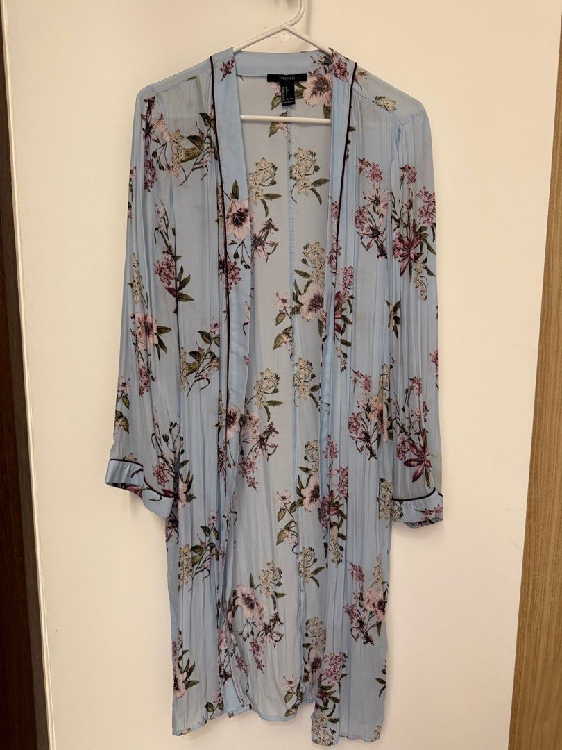 Forever 21 Floral Cover Up (Category: Coats, Jackets and Outerwear) located in Quezon City. Submitted by glc89 (Listing ID 1415845726, Image 1). Description: Never used.