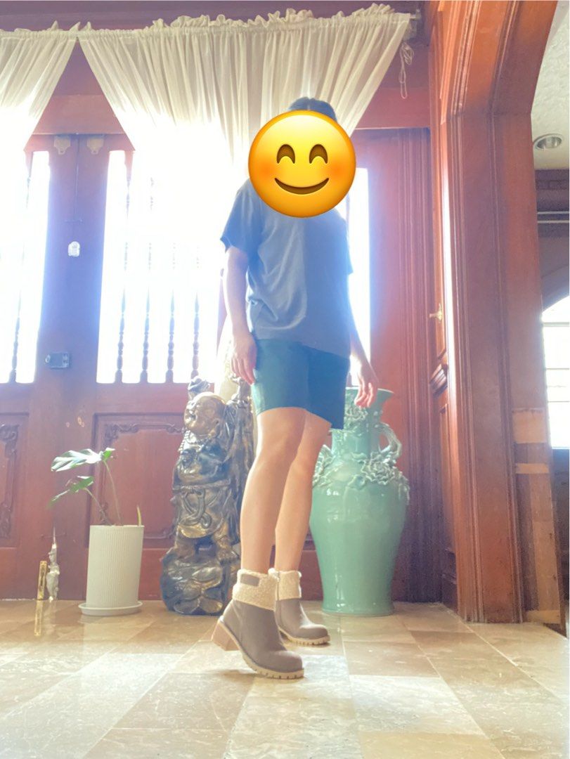 Grey Suede Boots with Fleece Lining (Category: Boots) located in Pasig City. Submitted by minaron (Listing ID 1410248924, Image 3). Description: - Grey suede boots - Cozy fleece lining - Side zipper for easy wear - Folded-over fleece cuff - Neutral color, versatile style Payment: GCASH.