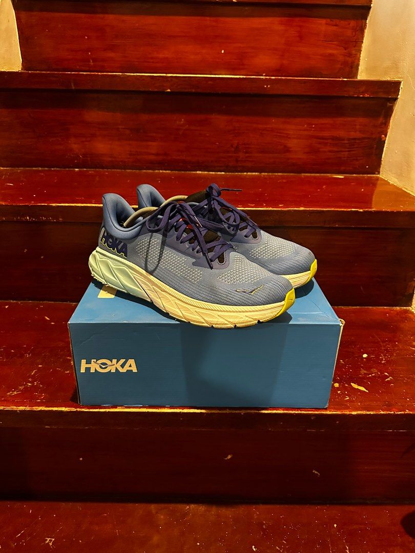 Hoka Arahi 7 Running Shoes (Category: Sneakers) located in Pasig City. Submitted by dmnesvn (Listing ID 1415905682, Image 1). Description: HOKA Arahi 7 Size US11.5 Condition: 9/10 Php 5,999 SRP (9,495).