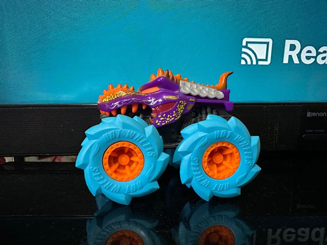 Hot Wheels Monster Truck (Category: Vehicle & Diecast Models) located in Quezon City. Submitted by deesuns (Listing ID 1415847527, Image 1). Description: .