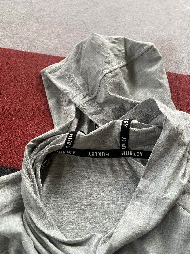Hurley Drifit Gray Gym Hoodie (Category: Activewear) located in Sariaya. Submitted by streetarchives (Listing ID 1415965639, Image 3). Description: Excellent condition ✅ As new ✅ Size XL Width: 21 Length: 27.