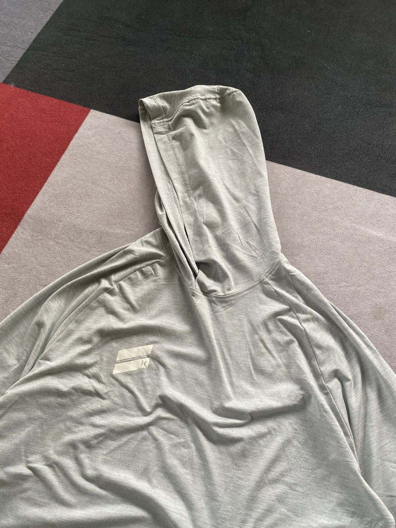 Hurley Drifit Gray Gym Hoodie (Category: Activewear) located in Sariaya. Submitted by streetarchives (Listing ID 1415965639, Image 2). Description: Excellent condition ✅ As new ✅ Size XL Width: 21 Length: 27.