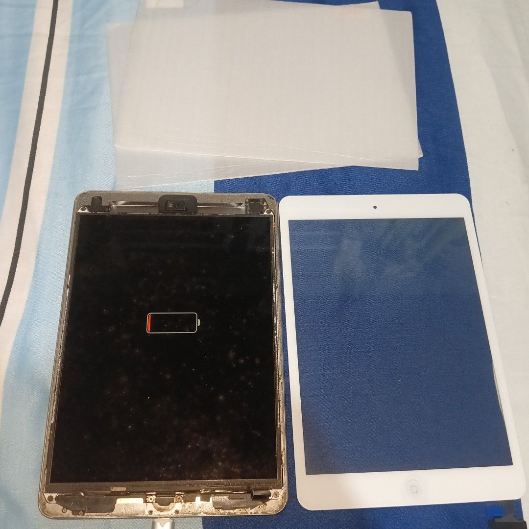 iPad mini 2 (Category: Samsung) located in Magsingal. Submitted by mjviloria (Listing ID 1415886331, Image 1). Description: Sira na lcd, bale lcd nalang mapapalitan. Kasama na dito yung glass sa front. All buttons working. .