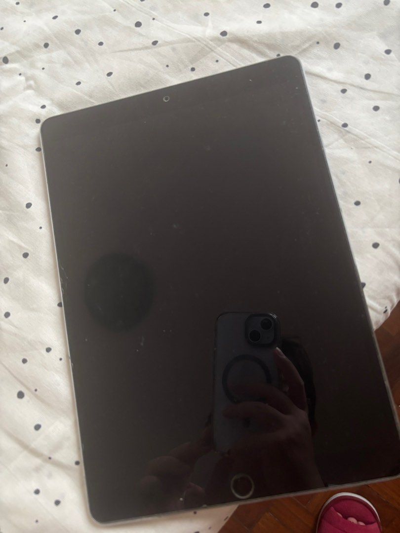 Ipad Pro 10.5 (Category: iPad) located in Makati City. Submitted by joelcruz25 (Listing ID 1415851173, Image 2). Description: Ipad Pro 10.5 inch.