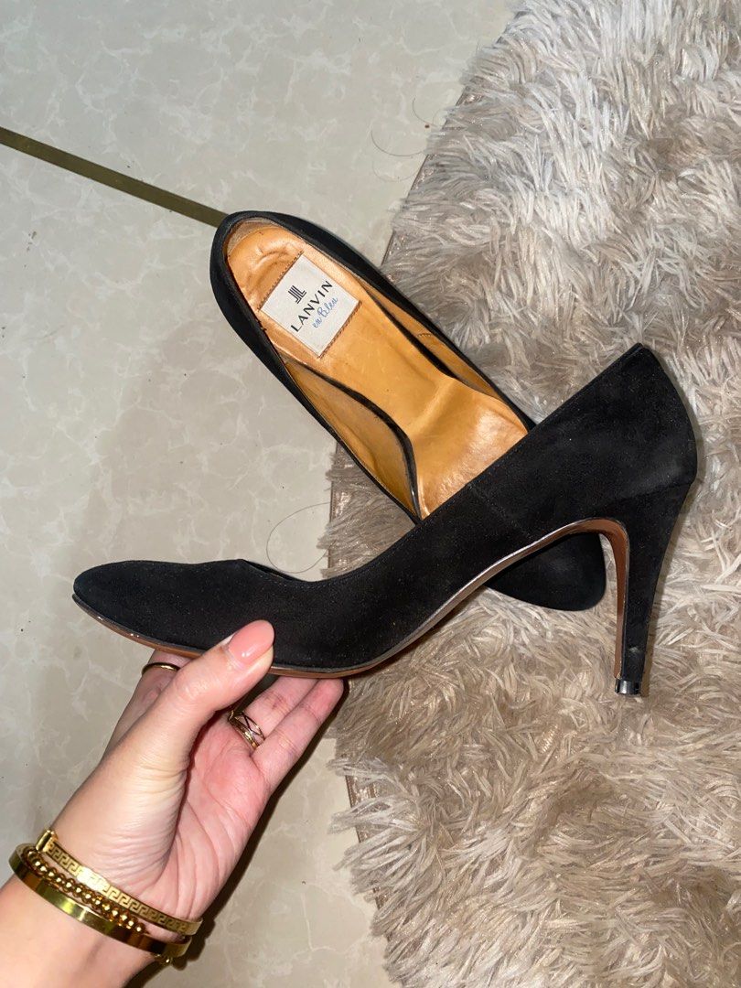 Lanvin En Blue Black Pumps Size 6.5 (Category: Heels) located in Quezon City. Submitted by reigniris (Listing ID 1415934246, Image 2). Description: size 36.5 / 23.5 perfect for everyday wear comfortable loc is mandaluyong.