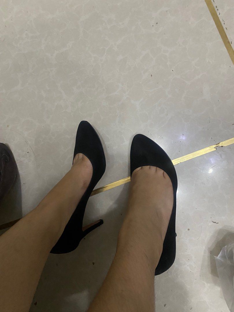 Lanvin En Blue Black Pumps Size 6.5 (Category: Heels) located in Quezon City. Submitted by reigniris (Listing ID 1415934246, Image 3). Description: size 36.5 / 23.5 perfect for everyday wear comfortable loc is mandaluyong.