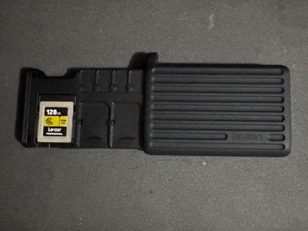 Lexar Professional CFexpress Type B 128GB （分類：記憶卡）位於 Hong Kong。 由 sonar.fig23 提交（商品編號 1415971325，圖片 2）。簡介： Lexar Professional CFexpress Type B 128GB memory card. Includes the original box. The card offers a read speed of 1750MB/s and a write speed of 1500MB/s. Also includes a card reader. The card reader supports CFexpress Type B, SD, and MicroSD cards. 新淨少用 卡700 連讀卡器800。