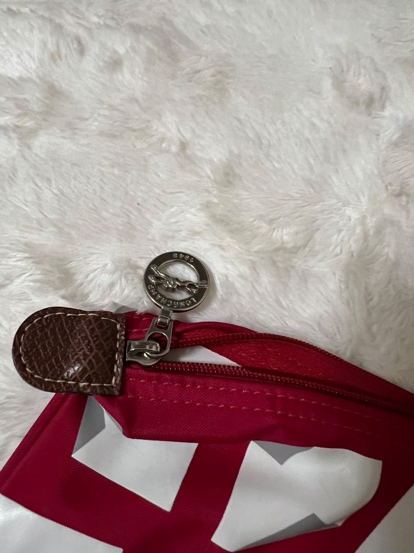 LONGCHAMP Authentic 💯 (Category: Tote Bags) located in Manila. Submitted by cluttercrushers (Listing ID 1415883181, Image 3). Description: Longchamp x Vahram Muratyan Le Pliage shopping tote in red nylon with a graphic print Limited Edition.
