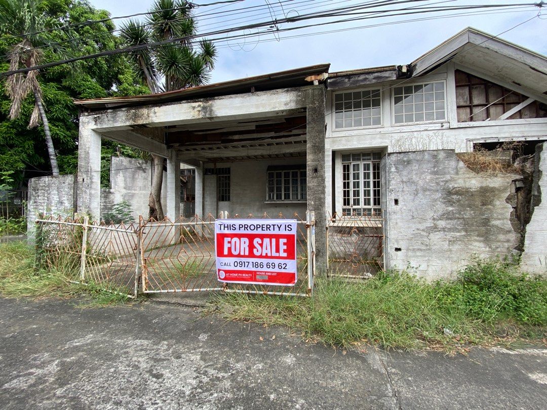 Corner Lot in Parañaque (Category: House & Lot) located in Paranaque City. Submitted by athomephrealty (Listing ID 1415952599, Image 2). Description: FOR SALE! Corner Lot (with old house) 215 sqm Location: UPS 5 (Sucat, Parañaque) For more info, pls contact: Maritoni Trinidad 0917 186 69 62 #UPS5 #Lotforsale #Parañaquerealestate.