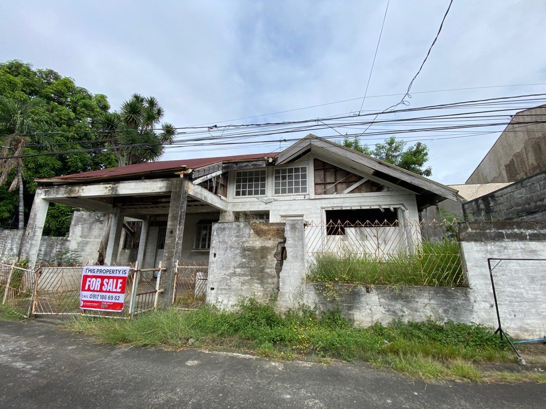Corner Lot in Parañaque (Category: House & Lot) located in Paranaque City. Submitted by athomephrealty (Listing ID 1415952599, Image 3). Description: FOR SALE! Corner Lot (with old house) 215 sqm Location: UPS 5 (Sucat, Parañaque) For more info, pls contact: Maritoni Trinidad 0917 186 69 62 #UPS5 #Lotforsale #Parañaquerealestate.