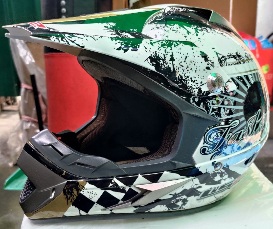 LS2 MX433 Motorcycle Helmet XXL (Category: Helmets and other Riding Gears) located in Manila. Submitted by robertblan17101 (Listing ID 1415973137, Image 2). Description: - LS2 MX433 motorcycle helmet - Graphic design: White, black, and green - Includes visor - Size: XXL - Weight: 1400±50g - Certifications: ICC quality mark and ECE R22-05 -contact #09388429469.