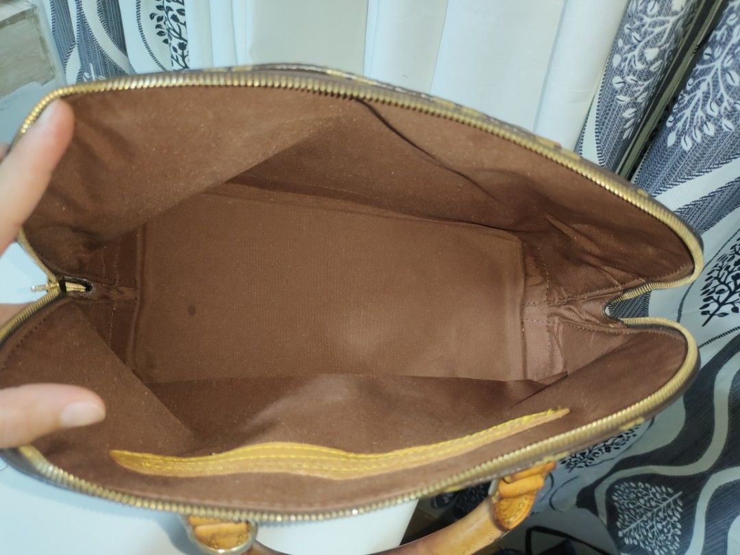 Lv alma (Category: Luxury Bags & Wallets) located in Tagum. Submitted by janmarion049706 (Listing ID 1415924498, Image 3). Description: no code with sign of use may mga water marks na sa vachetta bawal sa maselan.