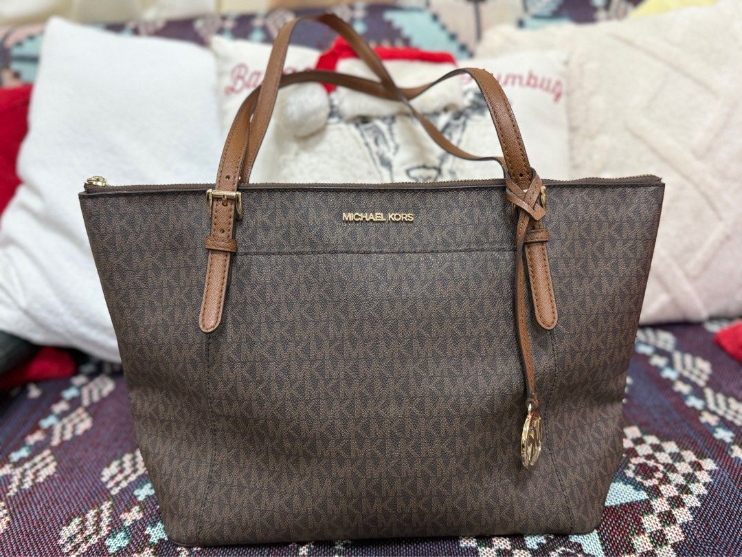 Michael Kors Ciara Brown Tote Bag Large (Category: Luxury Bags & Wallets) located in Mariveles. Submitted by ohmyjeys20138 (Listing ID 1415844817, Image 1). Description: Michael Kors Ciara Brown Tote Bag Large - super nice condition as seen on photos - ganda ng leather - alaga sa leather cleaner and conditioner - malinis yung loob - spacious - perfect work and uni bag - nego for sure buyer Rfs: decluttering need cash.