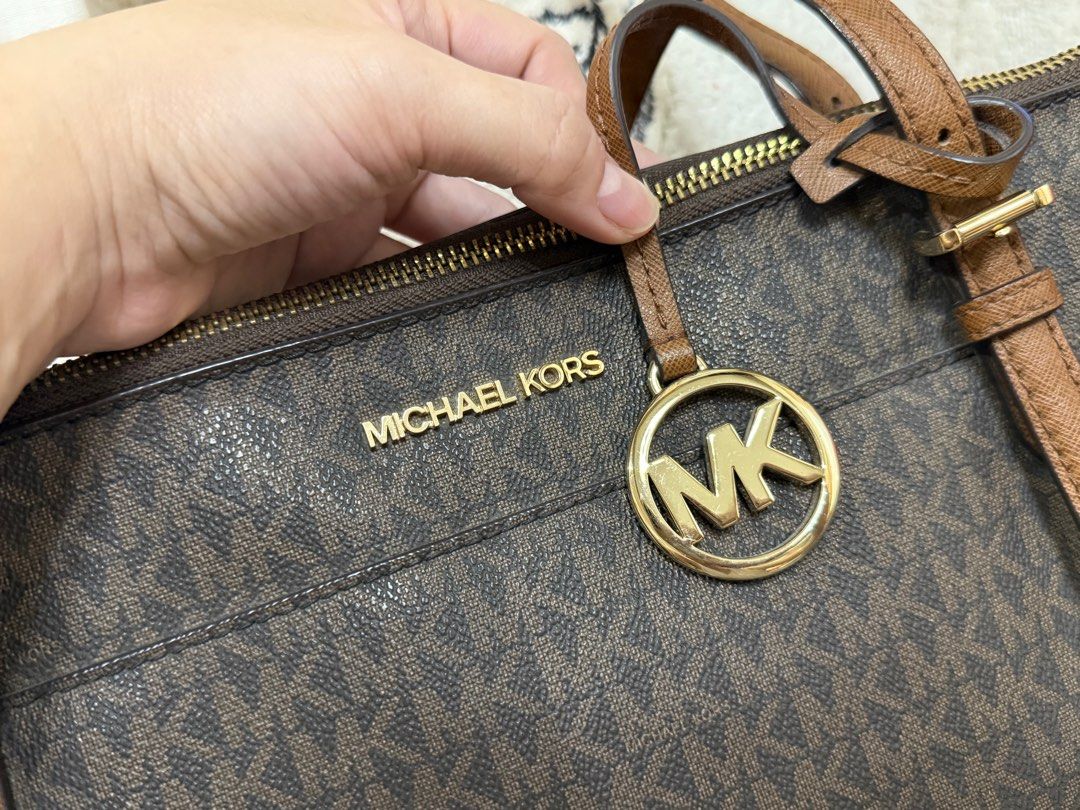 Michael Kors Ciara Brown Tote Bag Large (Category: Luxury Bags & Wallets) located in Mariveles. Submitted by ohmyjeys20138 (Listing ID 1415844817, Image 3). Description: Michael Kors Ciara Brown Tote Bag Large - super nice condition as seen on photos - ganda ng leather - alaga sa leather cleaner and conditioner - malinis yung loob - spacious - perfect work and uni bag - nego for sure buyer Rfs: decluttering need cash.
